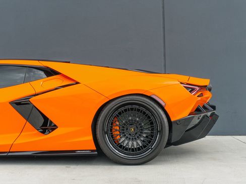Used 2025 Lamborghini Revuelto Coupe 2D image 22