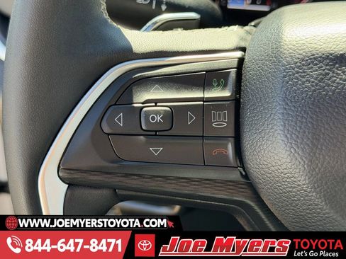 Used 2025 Jeep Grand Cherokee Altitude image 24