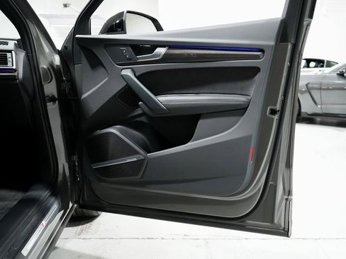 Used 2025 Audi SQ5 Premium Plus w/ Premium Plus Package image 32