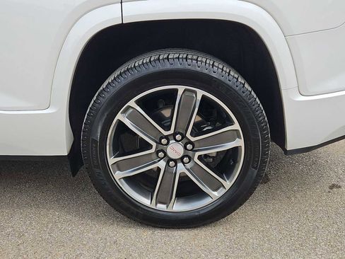 Used 2017 GMC Acadia Denali w/ Technology Package FWD image 14