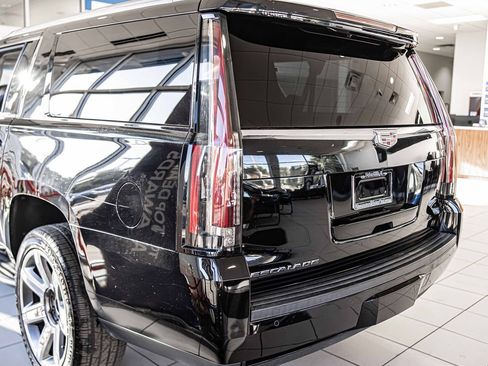 Used 2016 Cadillac Escalade ESV Premium image 15