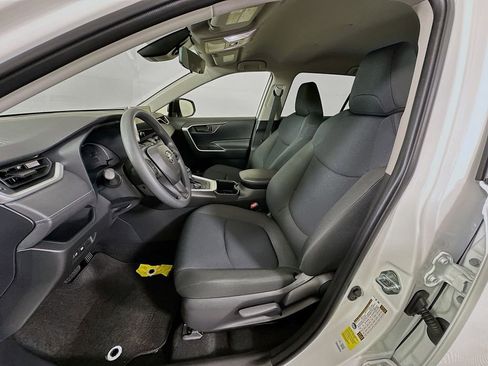 Certified 2025 Toyota RAV4 LE image 21