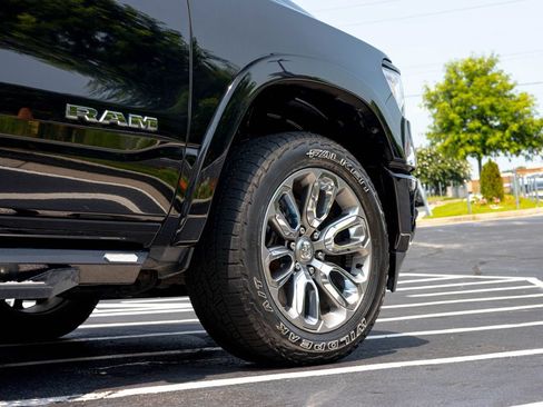 Used 2019 RAM 1500 Laramie AWD/4WD image 9