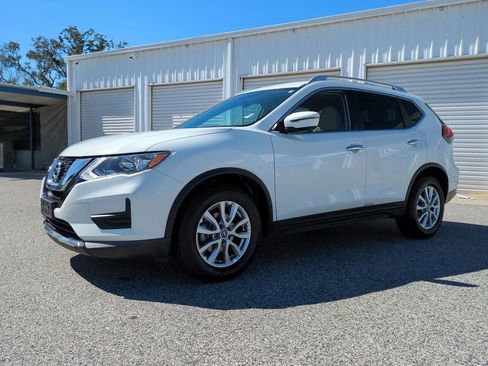 Used 2017 Nissan Rogue SV w/ SV Premium Package image 1