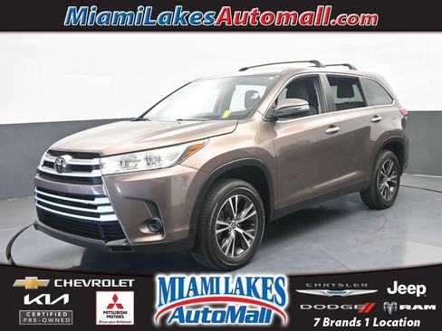 Used 2019 Toyota Highlander LE FWD image 1