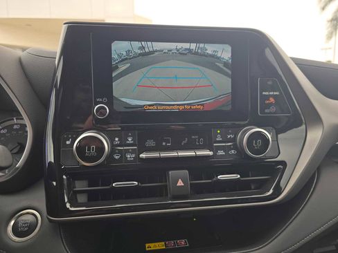 Certified 2025 Toyota Highlander XLE FWD image 28