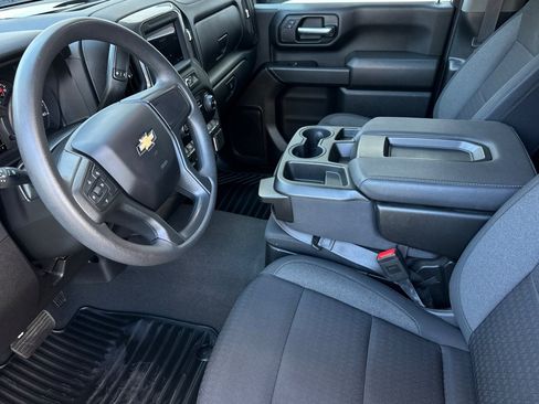 Used 2025 Chevrolet Silverado 2500 Custom w/ Custom Value Package image 9