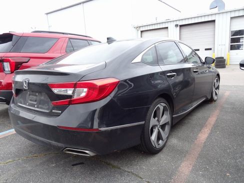 Used 2018 Honda Accord Touring image 4