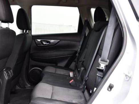 Used 2018 Nissan Rogue SV w/ Premium Package image 15