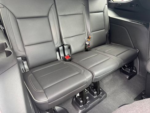 Used 2024 GMC Yukon SLT w/ SLT Premium Package image 13