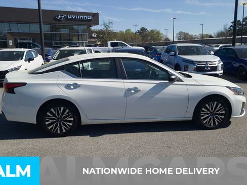 Used 2025 Nissan Altima 2.5 SV image 4