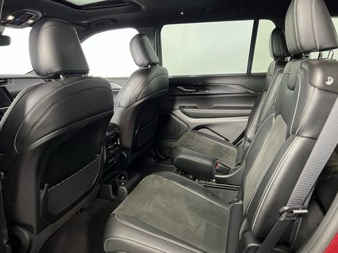 Used 2023 Jeep Grand Cherokee L Laredo image 27