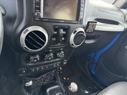 Used 2016 Jeep Wrangler Unlimited Rubicon AWD/4WD image 14