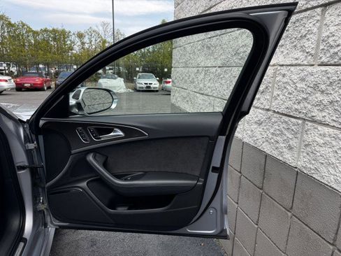 Used 2018 Audi S6 Prestige w/ Prestige Package image 31