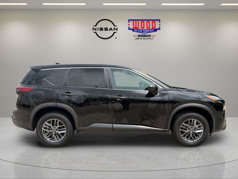 Used 2024 Nissan Rogue S AWD/4WD image 2