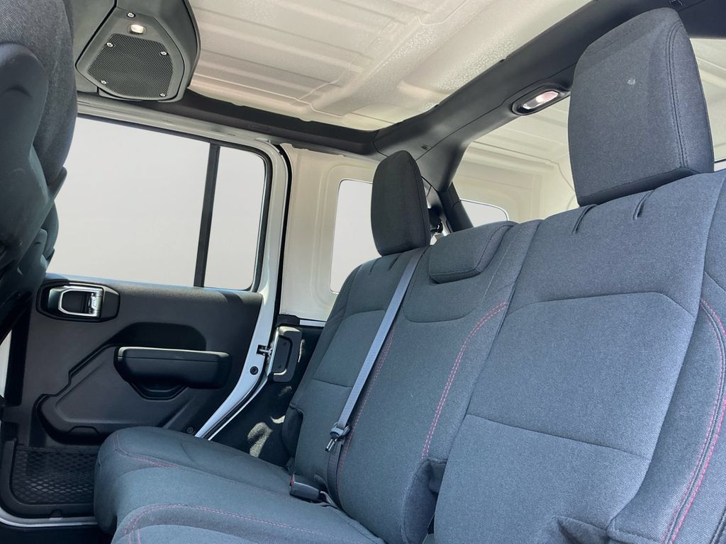 Used 2026 Jeep Wrangler Unlimited Rubicon AWD/4WD image 15
