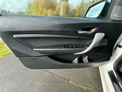 Used 2020 BMW 230i Convertible w/ M Sport Package image 21