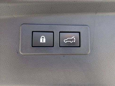 Certified 2025 Subaru Outback Premium AWD/4WD image 9