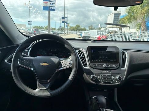 Used 2025 Chevrolet Malibu LT FWD image 12