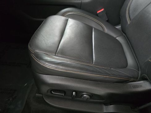 Used 2020 Chevrolet Traverse Premier AWD/4WD image 30
