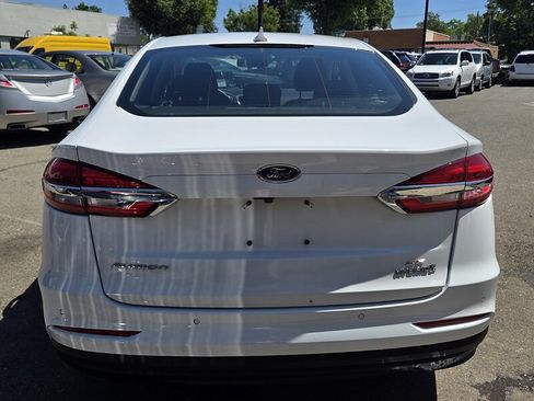 Used 2019 Ford Fusion SE FWD image 6