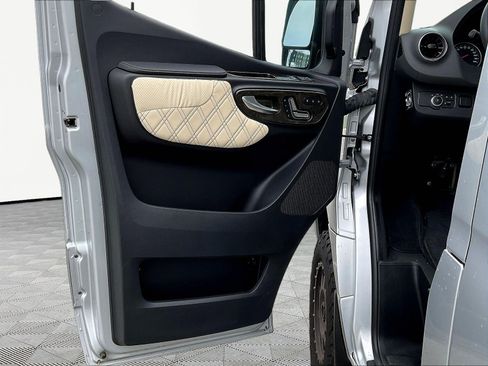 Used 2022 Mercedes-Benz Sprinter 2500 image 19