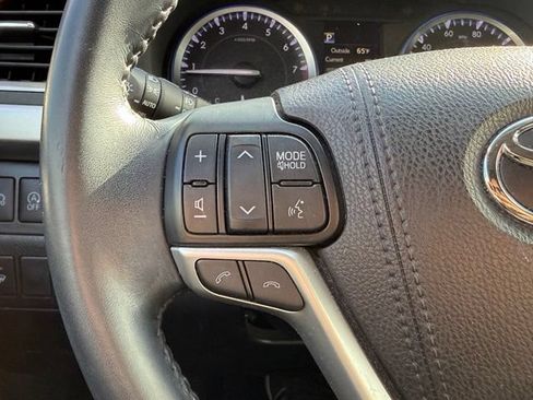 Used 2018 Toyota Highlander XLE AWD/4WD image 24