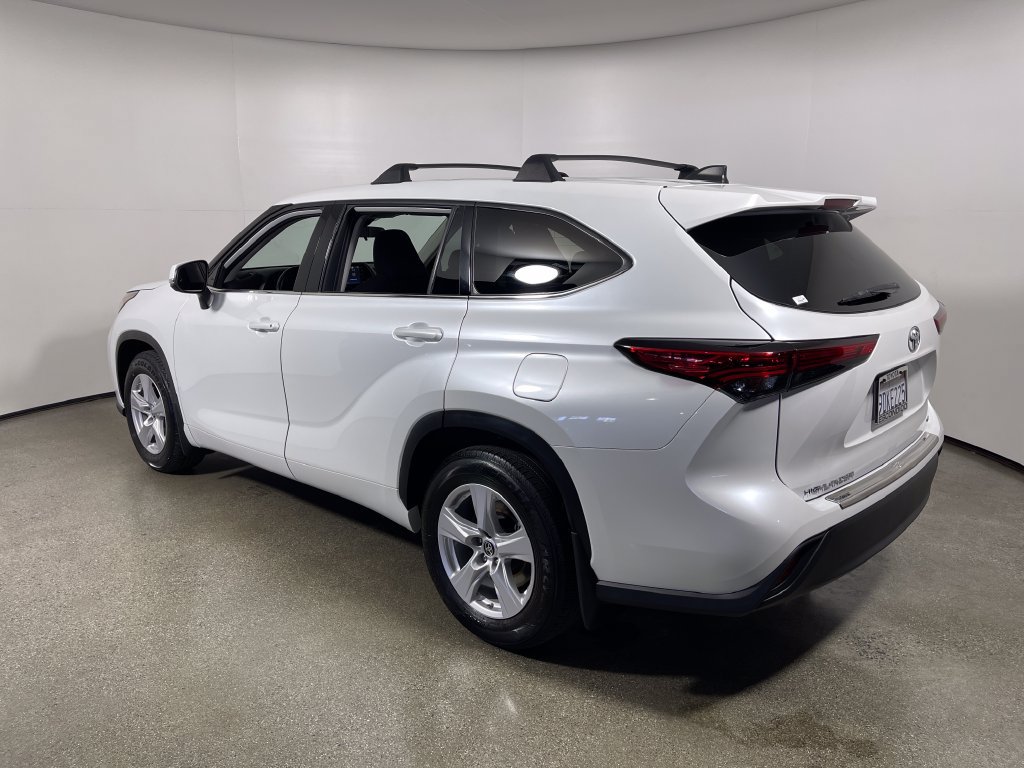 Certified 2022 Toyota Highlander LE FWD image 5