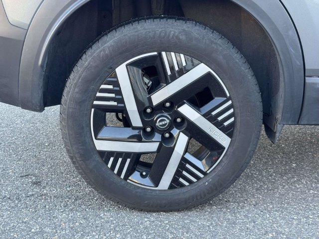Used 2025 Nissan Kicks SV FWD image 10