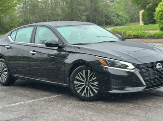 Certified 2023 Nissan Altima 2.5 SV w/ SV Premium Package image 1