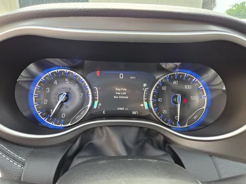 Used 2023 Chrysler Pacifica Touring-L AWD/4WD image 22