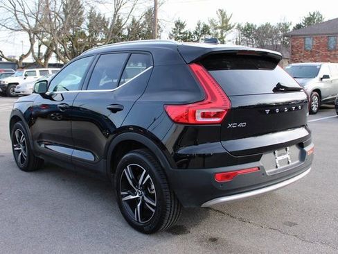 Used 2025 Volvo XC40 B5 Core image 41