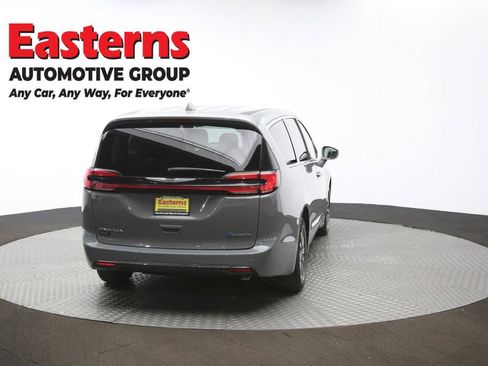 Used 2022 Chrysler Pacifica Touring-L FWD image 39