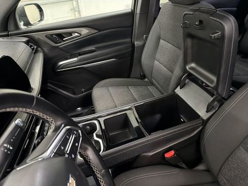 Certified 2025 Chevrolet Traverse LT image 24