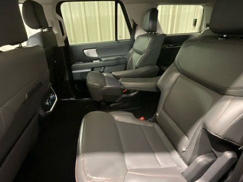 Used 2025 Ford Expedition Active image 11