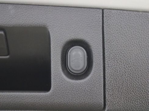 Used 2018 Chevrolet Tahoe Premier AWD/4WD image 23