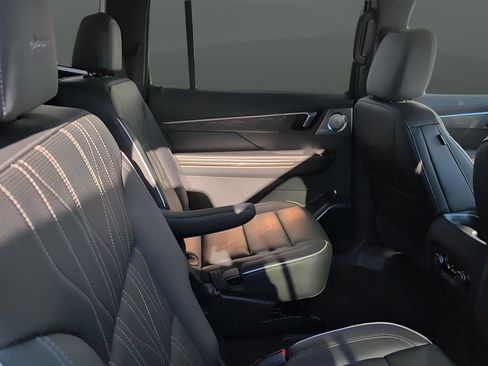 Used 2025 Buick Enclave Avenir w/ Super Cruise Package image 15