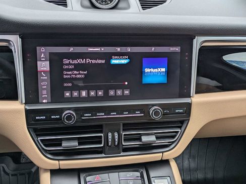 Used 2021 Porsche Macan image 24