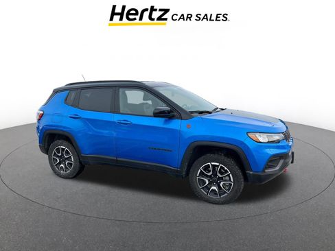 Used 2025 Jeep Compass Trailhawk image 1