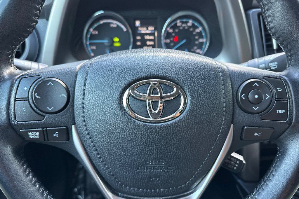 Used 2018 Toyota RAV4 Limited w/ Advanced Technology Package AWD/4WD image 22