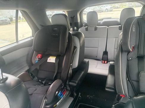 Used 2021 Ford Explorer XLT w/ Equipment Group 202A RWD image 19