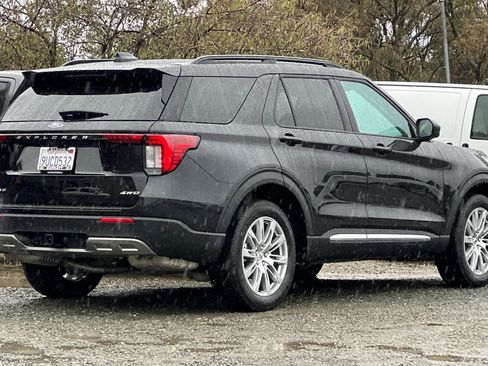 Used 2025 Ford Explorer Active w/ Active Comfort Package image 4