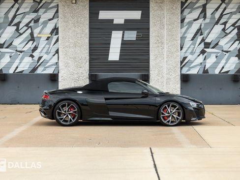 Used 2021 Audi R8 V10 w/ Premium Package RWD image 17