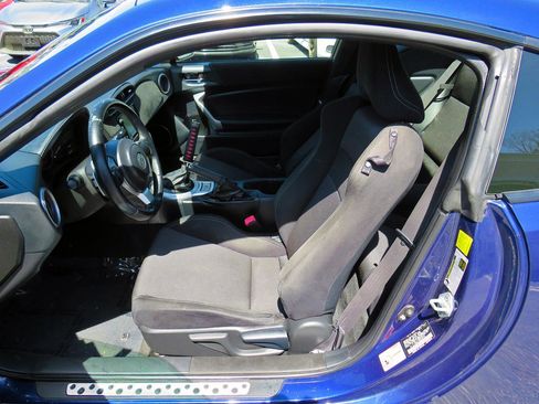 Used 2017 Toyota 86 image 11