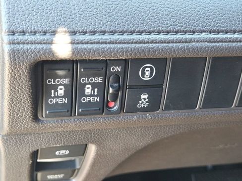 Used 2024 Honda Odyssey EX image 17