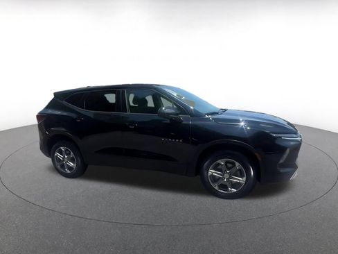 Used 2026 Chevrolet Blazer LT FWD image 2