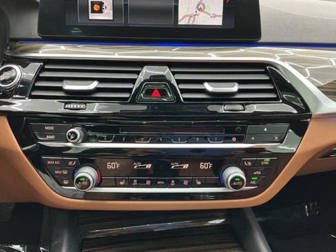 Used 2018 BMW 530e RWD image 35