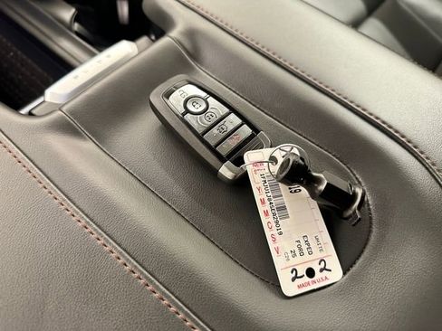 Used 2025 Ford Expedition Active image 44