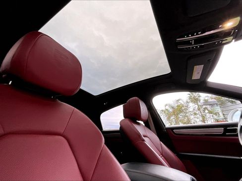 Used 2023 Porsche Cayenne Platinum Edition image 22