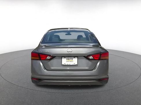 Used 2025 Nissan Altima 2.5 SV FWD image 12